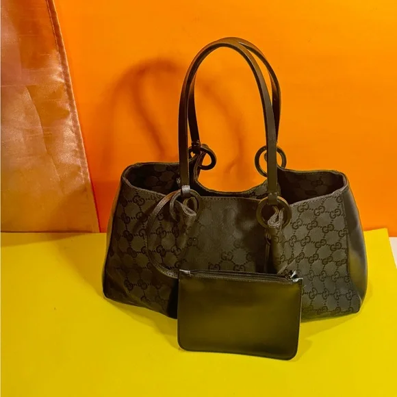 Gucci Black Monogram Tote hand bag comes with personal wallet in good condition - Picture 8 of 16